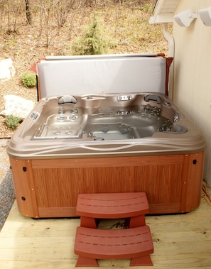 Private hot tub/spa