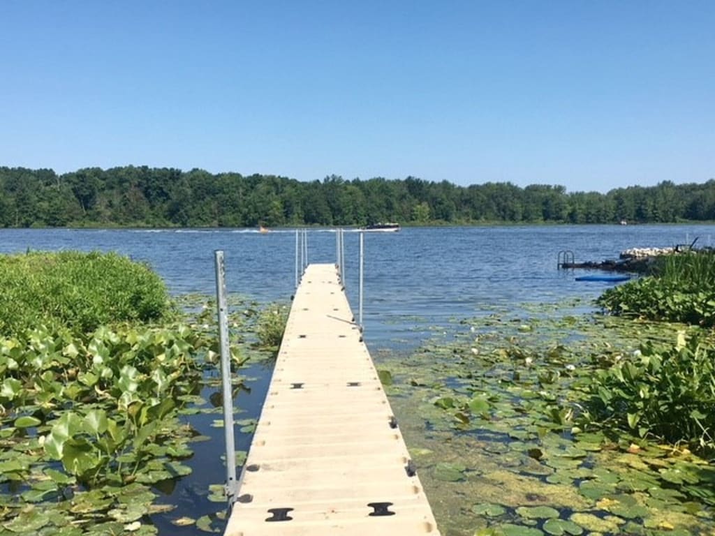 Breathtaking Lakefront View Pontoon Available! Coldwater Chain of