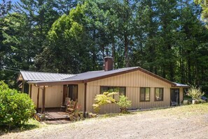 Lost Coast Cottage from driveway