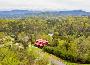 Smoky Mountain Cabin "A Cabin of Dreams" - Located in the Great Smoky Mountains