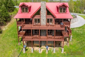 Smoky Mountain Cabin "A Cabin of Dreams" 