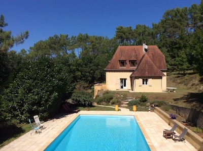 Idyllic setting in 1.6 ha of woodland just 2.5km from the centre of Montignac