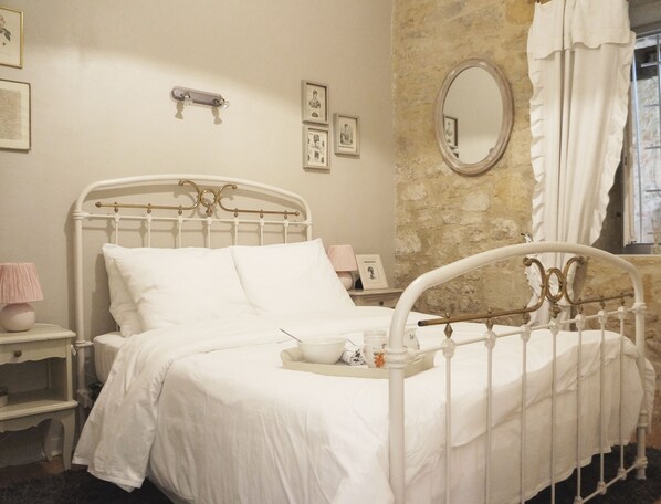 Your first glance at my cosy Sarlat apartment!