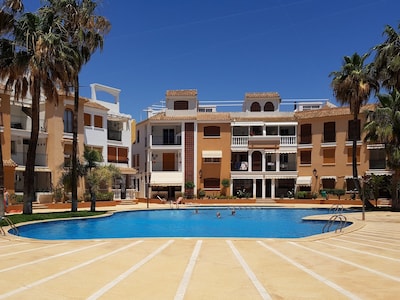 Great location 2 bed apartment, pools, wifi