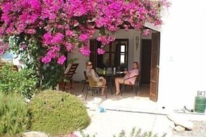 Shaded terrace, ideal for reading and breakfast