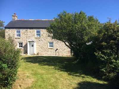 Traditioneller Granit hat das Häuschen des kornischen Bergmanns Nr. St. Ives Cornwall abgetrennt.
