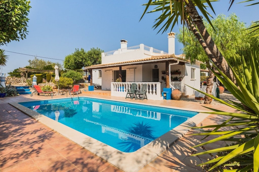 Luxury villa for 6 people, Moncarapacho Algarve, with private pool and ...