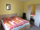 Schlafzimmer I (mit Doppelbett)
