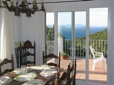 Gepflegtes Ferienhaus in Begur, strandnah und ruhig, imposante Aussicht