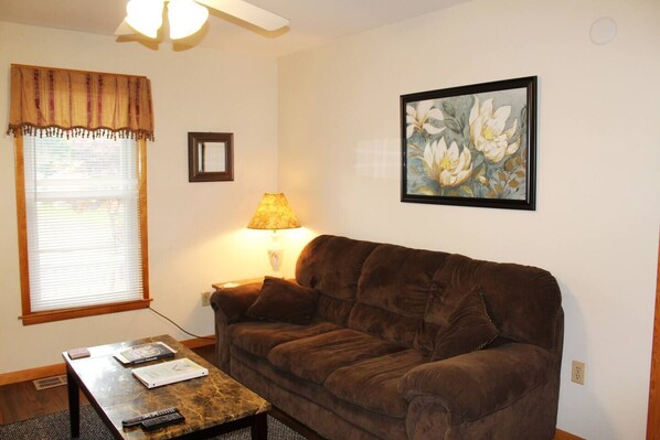 Cooperstown Baseball Rentals - Dugout 1 is a first floor apartment just 3 miles from All-Star Village.  There are 4 separate apartments in this house.  A perfect place for team members to stay together, yet have all the personal space they need.