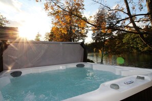 Hot tub overlooking the lake!