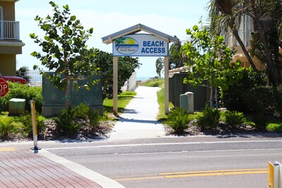 ***DECEMBER SPECIAL $90/NIGHT - Sleeping 2, 4 or 6 - STEPS TO THE BEACH***