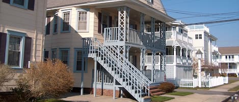 408 22nd St 2 BR 2nd fl condo cottage block to beach & boardwalk off st parking