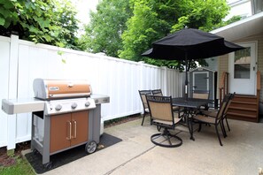 Private back patio with Weber gas grill for enjoying family time after a long day at the ballpark or sightseeing.