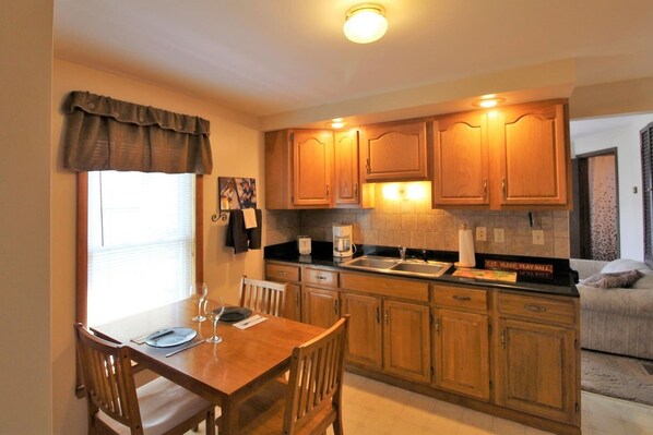 Eat-in Kitchen
