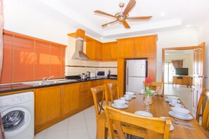 Jomtien Pool Villas Adare 3