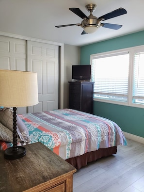 Cozy bedroom with a queen size bed