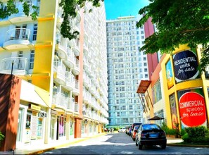 My place is thetallest condo tower w/ best View-Deck on 24F rooftop in Tagaytay