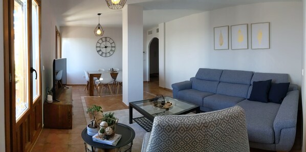 Lounge & Dining Room