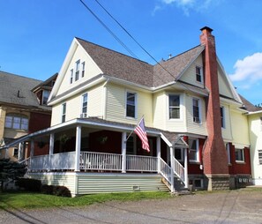 Elm Street - Double Play and Triple Play Apts - 5  apartments available in one location.  Great for team families to stay together, yet have their own privacy.