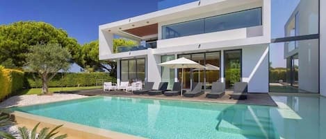 Premium 4 Bedroom Villa with Sea Views in Vale do Lobo Oceano Clube J136 - 1