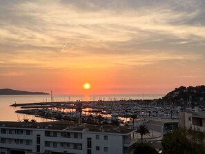 Sky, Sunset, Horizon, Afterglow, Cloud, Evening, Sunrise, Dusk, Sun, Sea