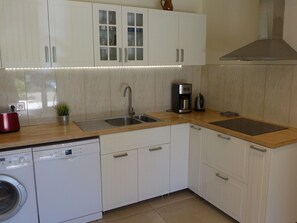 Eigentum, Major Appliance, Zimmer, Cabinetry, Countertop, Küche, Möbel, Haushaltsgerät, Herd, Küchengerät