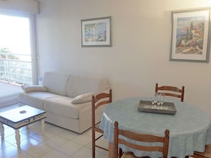 Camera, Proprietà, Mobilia, Soggiorno, Interior Design, Tavolo, Costruzione, Casa, Immobiliare, Pavimento