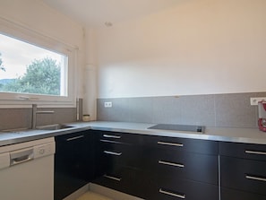 Countertop, Zimmer, Eigentum, Cabinetry, Küche, Möbel, Sinken, Interior Design, Fussboden, Fliese