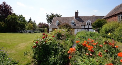HISTORIC GRADE 2 LISTED FARMHOUSE  WITH HUGE GARDEN IN RURAL ENGLISH VILLAGE