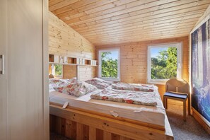 Schlafzimmer 1 mit Meerblick
Bettgröße 180 x 200 cm
