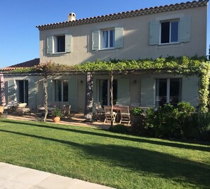 Vue façade sud face aux alpilles