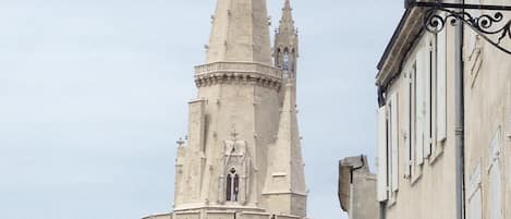 RUE SUR LES MURS
LOCALISATION DE L 'APPARTEMENT 