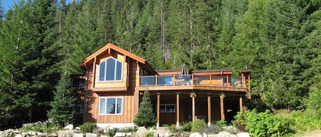 Character log home overlooking the golf course at Kahler Glen.