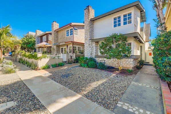 Front yard to Coastal Breeze.