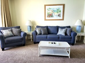 Queen sofa bed: Sleeps 2