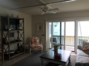 HD TV - ceiling fan and beach just out the door.