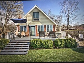 Spacious wrap around deck w/ new dining table and furniture in 2022