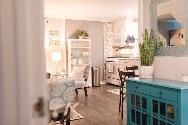 Quaint living room for reading, chatting, or sipping champagne upon arrival