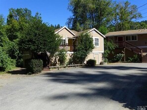 Front Exterior of Cottage #4.