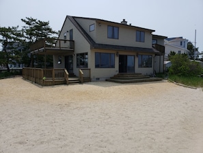 Front Yard to lay out and for kids to play.