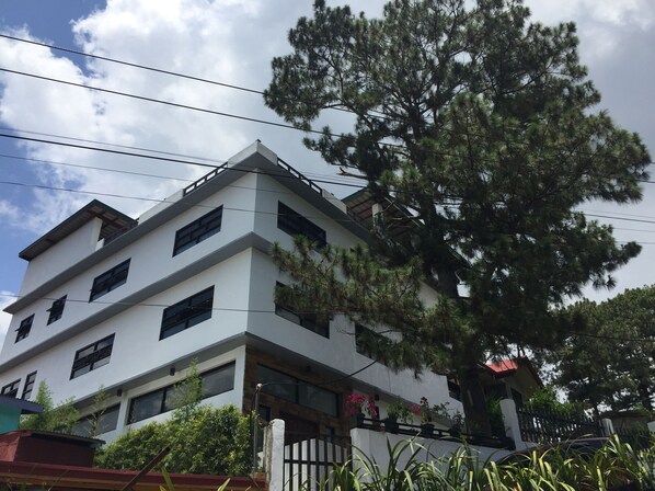 2024 Baguio Apartments 1 (5BR and 3Bath)