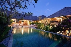 Luxury 5 Bedroom Villa Near Canggu'