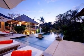 Luxury 5 Bedroom Villa Near Canggu'