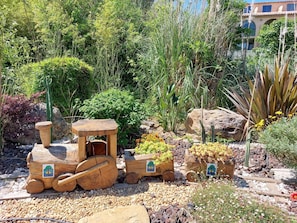 Garden, Shrub, Rock, Landscaping, Backyard, Yard, Soil, Botanical Garden