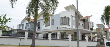 Semi detached house at Puchong