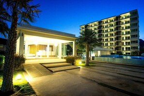 The sea condo, Dolphin bay, Praunburi