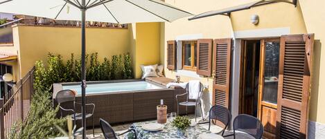 The sunny terrace with dipping pool and dining table for 6 people! 