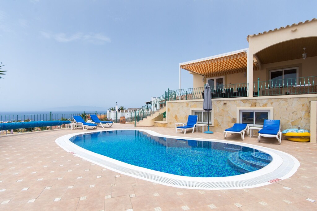 View Luxury 5 Bedroom Villa - Superb Value PNG