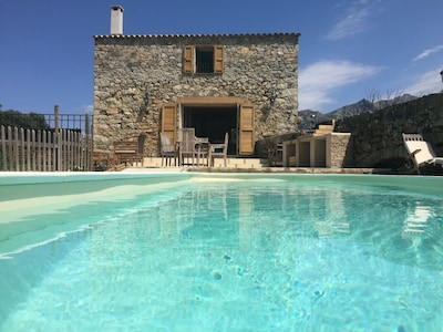 Vieux moulin à huile du XIX ème ; piscine privative et chauffée 